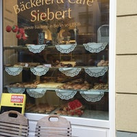 Foto diambil di Bäckerei und Konditorei Siebert oleh Reshma U. pada 10/19/2018