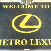 9/27/2012 tarihinde Josh Z.ziyaretçi tarafından Metro Lexus'de çekilen fotoğraf