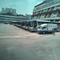 Photo taken at Seoul Express Bus Terminal by Van H. on 7/31/2023