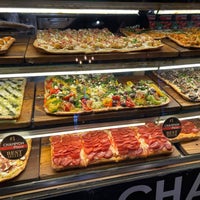 รูปภาพถ่ายที่ Champion Pizza โดย Hokie H. เมื่อ 2/17/2024