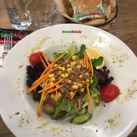 Photo taken at Green Salads by Rumet S. on 11/4/2019