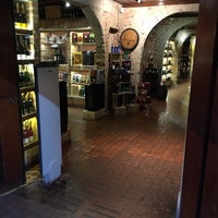 รูปภาพถ่ายที่ The Wine Store โดย Eduardo P. เมื่อ 3/15/2017