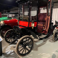 Das Foto wurde bei Northeast Classic Car Museum von Courtney Y. am 7/9/2021 aufgenommen