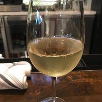 Foto tirada no(a) Enolo Wine Cafe por Courtney Y. em 6/27/2017