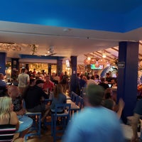 Photo prise au La Sirena Restaurant, Lounge and Sports Bar par Nick C. le2/13/2020