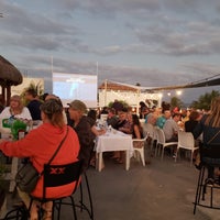 Photo prise au La Sirena Restaurant, Lounge and Sports Bar par Nick C. le2/13/2020
