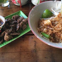 Photo taken at Mee-Sen Thai Eatery by David W. on 9/12/2016