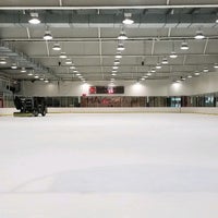 Foto tomada en Rink Side Sports and Entertainment Center  por In Vitis Veritas el 1/6/2020