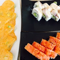 Foto tirada no(a) Sushi Co por Gabo E. em 4/18/2016