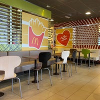 รูปภาพถ่ายที่ McDonald&amp;#39;s โดย Jan P. เมื่อ 2/21/2022