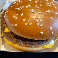 รูปภาพถ่ายที่ McDonald&amp;#39;s โดย Jan P. เมื่อ 2/21/2022