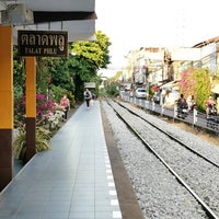 Photo taken at สถานีรถไฟตลาดพลู (Talat Phlu) SRT5003 by Prapat C. on 3/29/2022