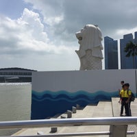 Photo taken at The Merlion by Hui V. on 12/19/2015