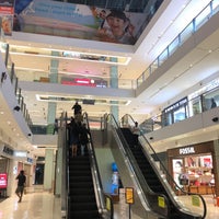 รูปภาพถ่ายที่ Oberoi Mall โดย Kushal S. เมื่อ 1/17/2022