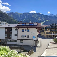 Photo taken at Alpenhotel Kramerwirt Mayrhofen by Hispida on 7/12/2022