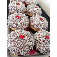 Das Foto wurde bei Hapa Cupcakes von Hapa Cupcakes am 5/30/2014 aufgenommen