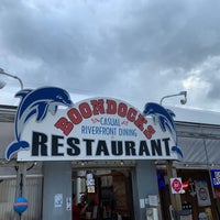 รูปภาพถ่ายที่ Boondocks Restaurant โดย Phil D. เมื่อ 7/29/2021