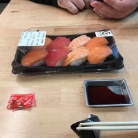 รูปภาพถ่ายที่ Bento Sushi โดย Celso O. เมื่อ 12/4/2018