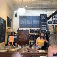 รูปภาพถ่ายที่ Cedarburg Coffee Roastery โดย A.J. B. เมื่อ 5/30/2021