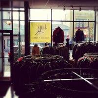 Foto tirada no(a) JAQS Thrift Store por MNathan J. em 11/21/2012