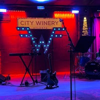 Foto tirada no(a) City Winery Atlanta por Lisa G. em 8/5/2022