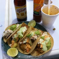 Photo taken at Fullenios Taco Fish DF by Janeth G. on 5/31/2014