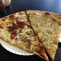 Снимок сделан в New York Pizza Department пользователем Matt B. 3/23/2013