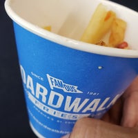 Photo taken at Boardwalk Fresh Burgers &amp;amp; Fries by CaEn L. on 7/13/2018