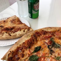 5/7/2022 tarihinde Josh B.ziyaretçi tarafından Dupont Pizza'de çekilen fotoğraf