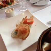 Das Foto wurde bei New Heights Restaurant von Yutaka W. am 6/12/2013 aufgenommen