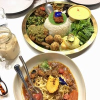 Foto diambil di SukaSucre Bistro oleh Knadia pada 2/23/2019