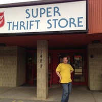 10/12/2012にChrispy D.がThe Salvation Army Thrift Store Fitchburg, MAで撮った写真