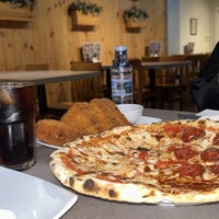 4/22/2024 tarihinde Maybe Mubarakziyaretçi tarafından Pizza il Mio'de çekilen fotoğraf
