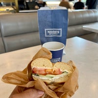 Photo taken at Noah&amp;#39;s Bagels by Fe9al on 4/30/2023