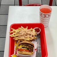 Photo taken at In-N-Out Burger by Fe9al on 4/29/2023