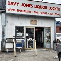 Photo taken at Davy Jones Liquor Locker by Jan R. on 3/3/2016