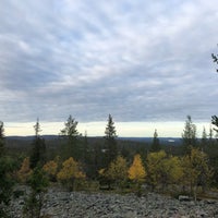 Photo taken at Ylläksen maisematien näköalapaikka by Jan R. on 9/20/2019