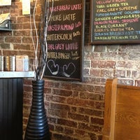 12/11/2012 tarihinde Adam A.ziyaretçi tarafından Green T Coffee Shop'de çekilen fotoğraf