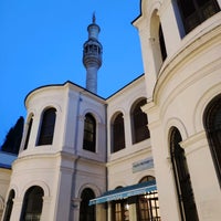 Photo taken at Küçük Mecidiye Camii by Alper U. on 12/26/2021