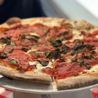 Photo taken at Grimaldi&amp;#39;s Pizzeria by Tom M. on 2/15/2023