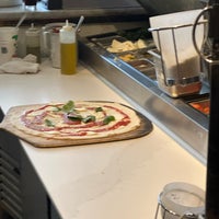 Photo taken at Grimaldi&amp;#39;s Pizzeria by Tom M. on 2/15/2023