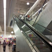Photo taken at Old Navy by Luis G. on 9/22/2012