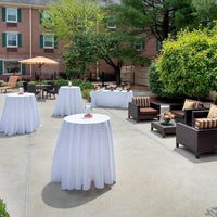 Foto diambil di Courtyard by Marriott Boston Woburn/Burlington oleh Yext Y. pada 5/14/2020