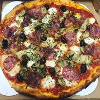 Foto diambil di Tino’s Artisan Pizza oleh Yext Y. pada 3/22/2020