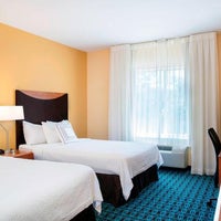 Foto scattata a Fairfield Inn &amp; Suites by Marriott Lakeland Plant City da Yext Y. il 5/5/2020