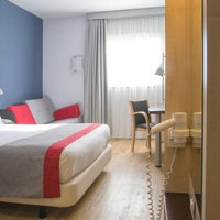 Foto diambil di Holiday Inn Express Barcelona - Molins De Rei oleh Yext Y. pada 2/20/2021
