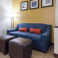 Foto diambil di Comfort Suites Central/I-44 oleh Yext Y. pada 9/22/2020