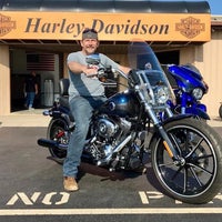 Photo prise au Benson Harley Davidson par Yext Y. le9/1/2017
