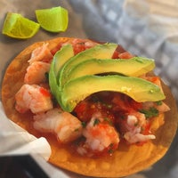 Foto scattata a Los Tacos Famous Taqueria da Yext Y. il 6/30/2017