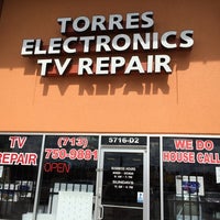 Foto scattata a TORRES ELECTRONICS TV REPAIR AND PARTS da Yext Y. il 10/26/2016